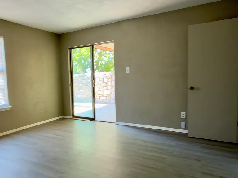 835 Trojan Loop #B — Photo 6