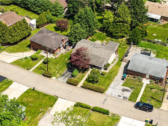 4th image of 129 Donmor Dr