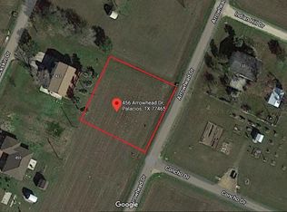 440 Arrowhead Dr, Palacios, TX 77465