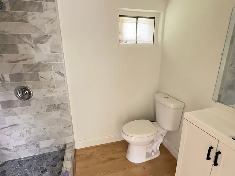 176 E Yeomans Ave — Photo 6
