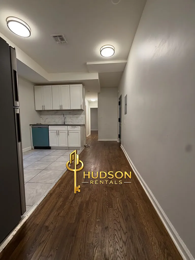 164 Bergen Ave — Photo 2