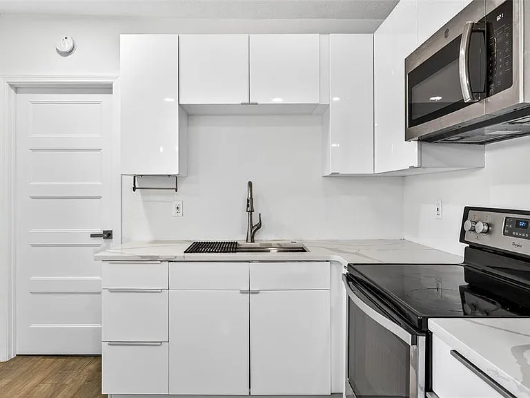 809 E Baker St #A — Photo 11