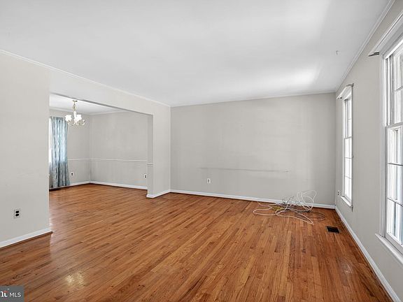 4th image of 9009 Ivanhoe Rd