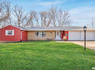 305 Bird Ave, Bartonville, IL 61607
