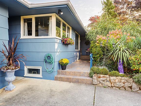 3rd image of 2064 Lansdowne Rd