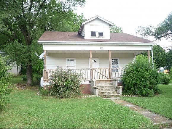 1st image of 727 Dogwood St