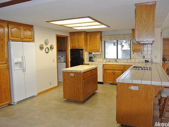 4th image of 3001 Rosewood Dr