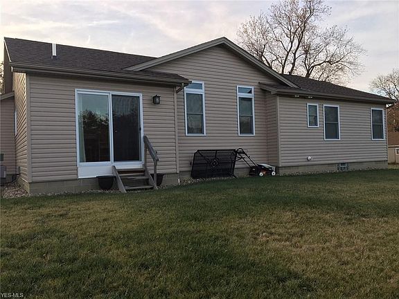 2nd image of 1534 Birch Run Dr NE