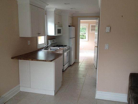 3rd image of 105 Oak St #2
