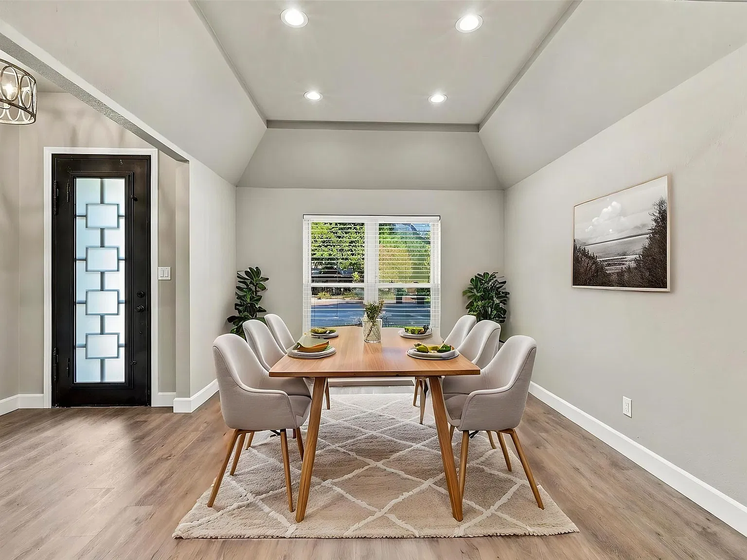 3 bed, 2.5 bath, 2265 sqft, $4,000 — Photo 2