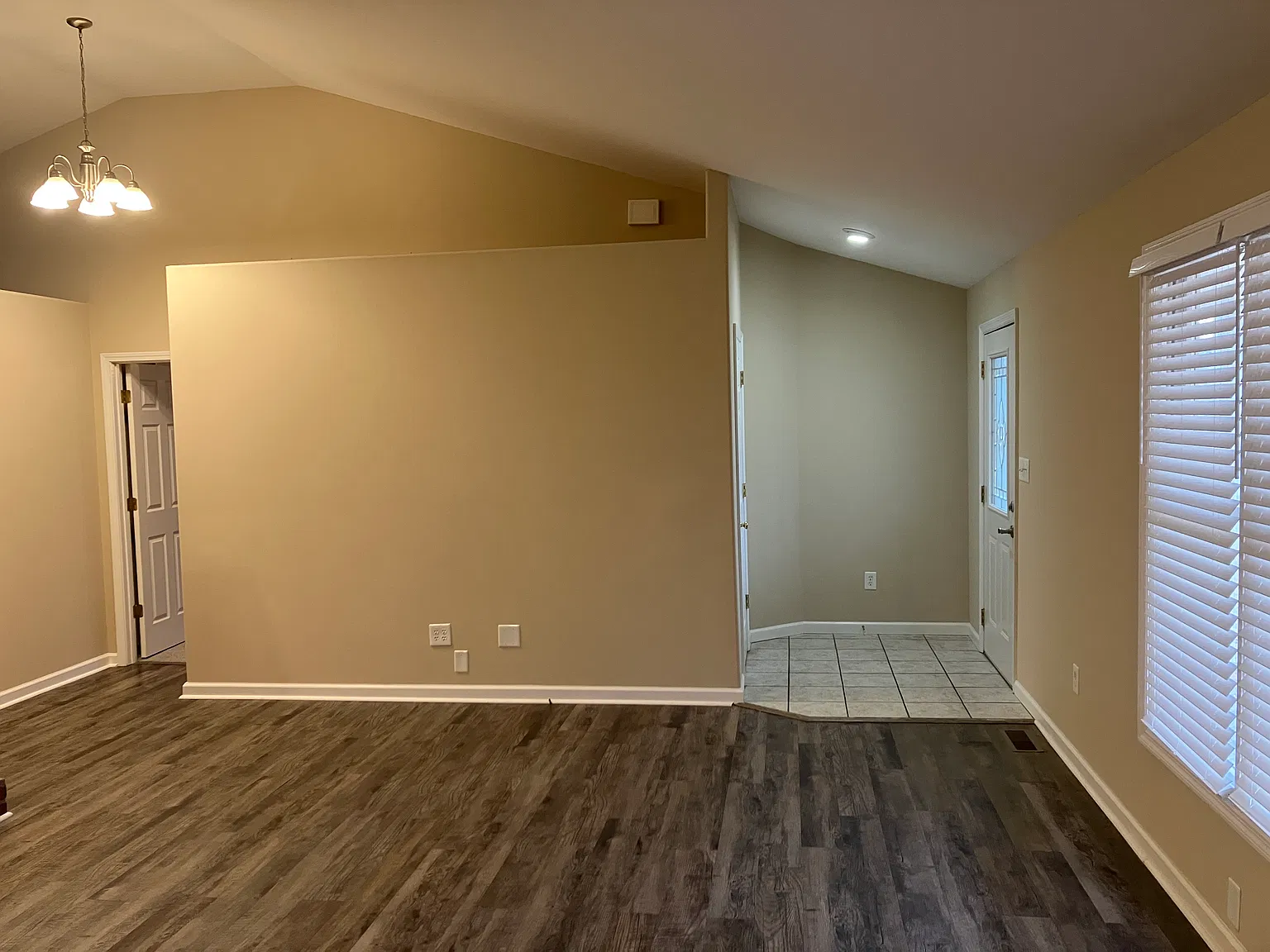 4 bed, 1992 sqft, $1,800 — Photo 2