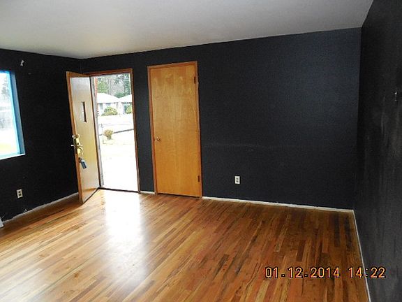 4th image of 11825 38th Ave NE