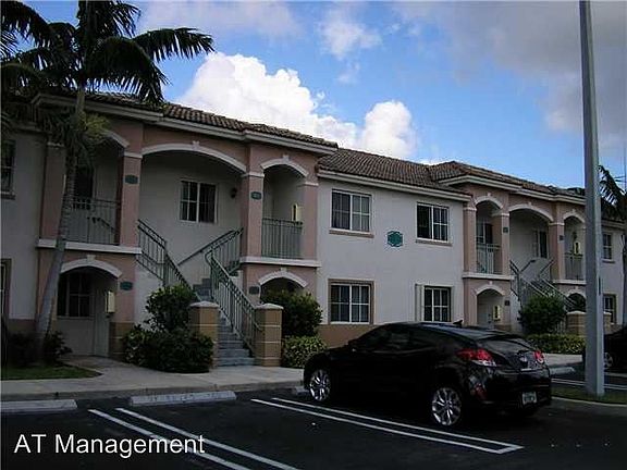 3rd image of 2921 SE 13th Ave APT 102