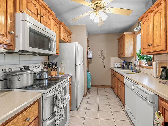 5th image of 1111 Grandview St