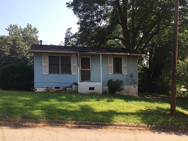 1st image of 755 Carlton St SE