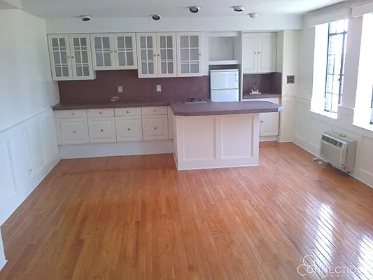 Rented by City Connections Realty | media 10