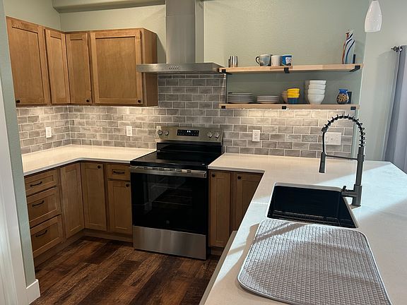 Full kitchen