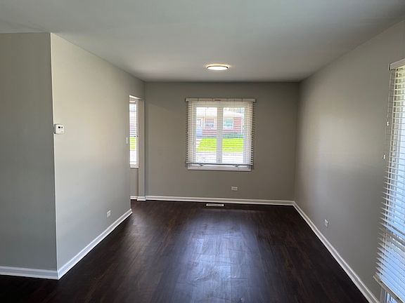 5th image of 309 Douglas St
