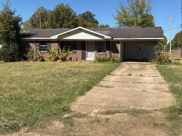 747 E Half Mile St, West Point, MS 39773
