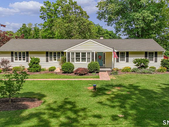 3rd image of 610 Niederwerfer Road