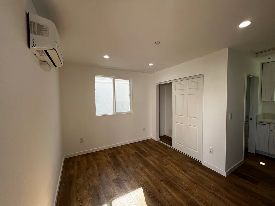 6127-6135 Brynhurst Ave #6131-1/4