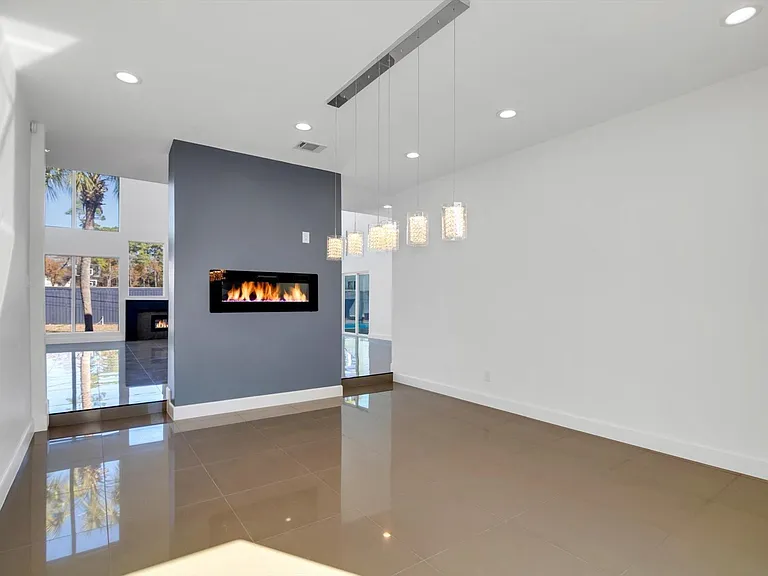 12564 Memorial Dr — Photo 16