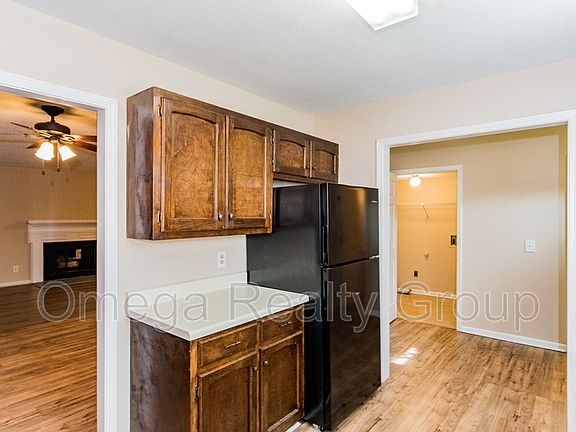 4th image of 1092 Fairfax Dr