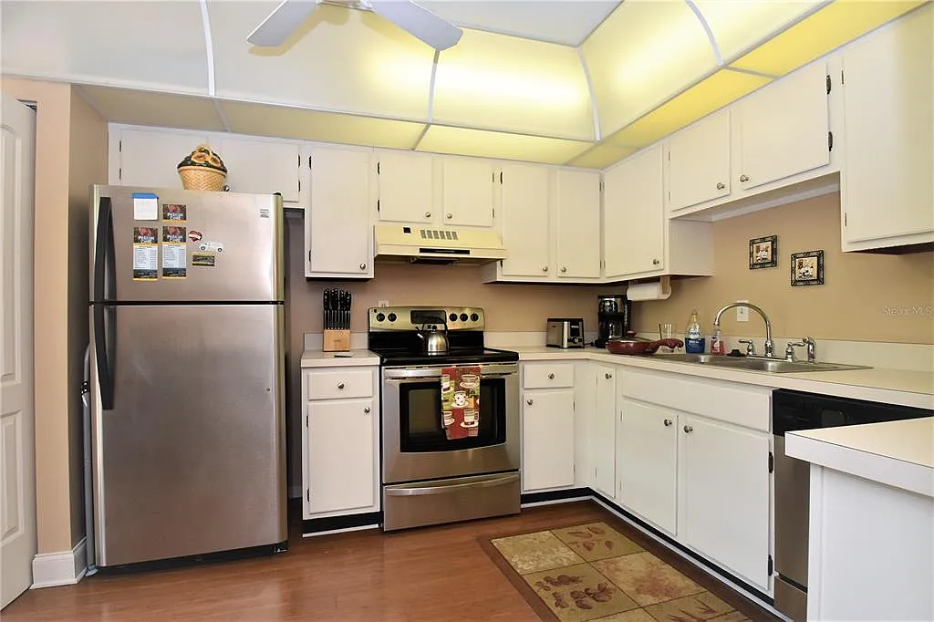 2 bed, 2.0 bath, 1077 sqft, $1,845 — Photo 2