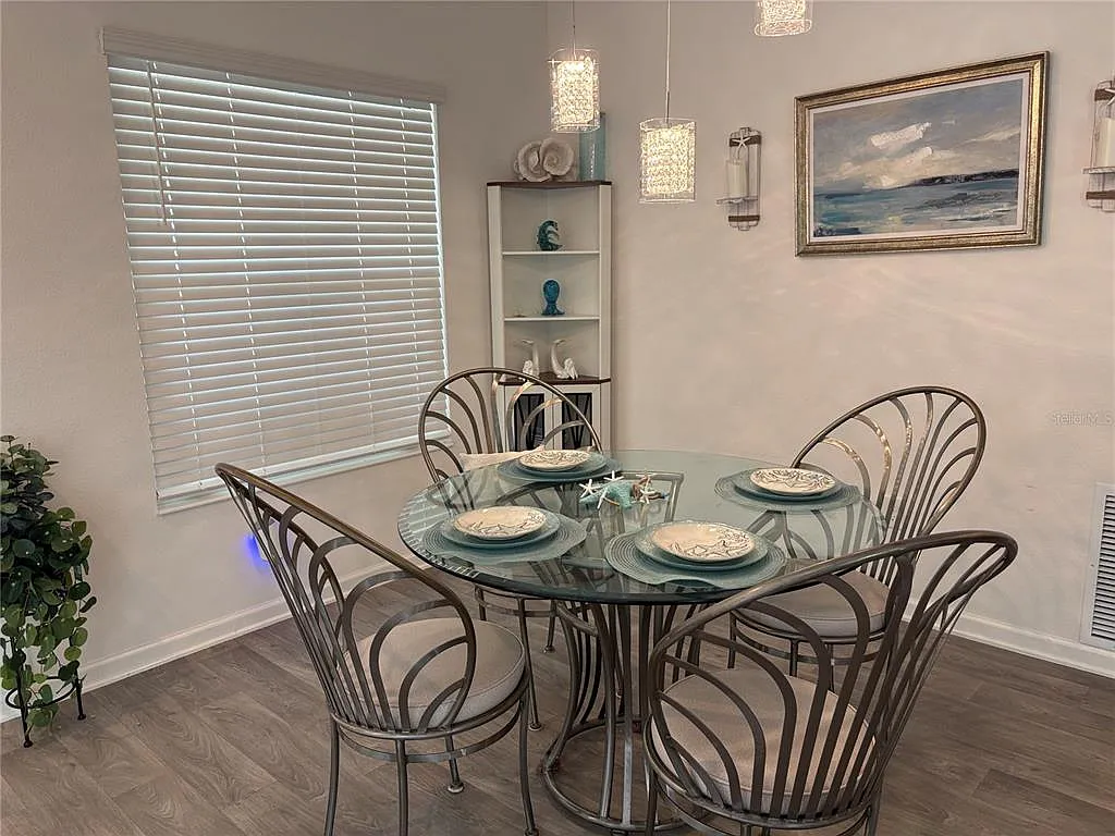 2 bed, 2.0 bath, 1184 sqft, $2,600 — Photo 4