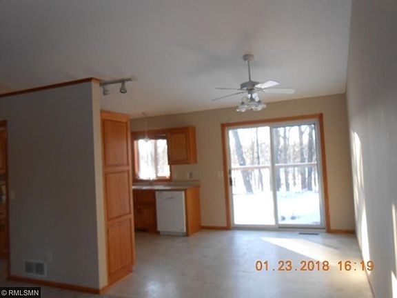 3rd image of 40898 Fahrion Ave