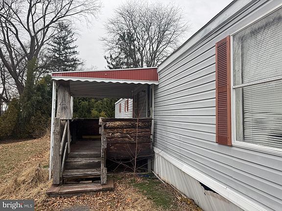 4th image of 320 Hampshire Ave