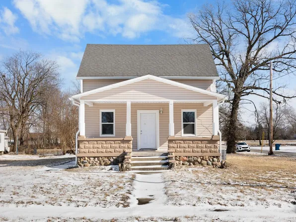 325 S James St, Goodland, IN 47948