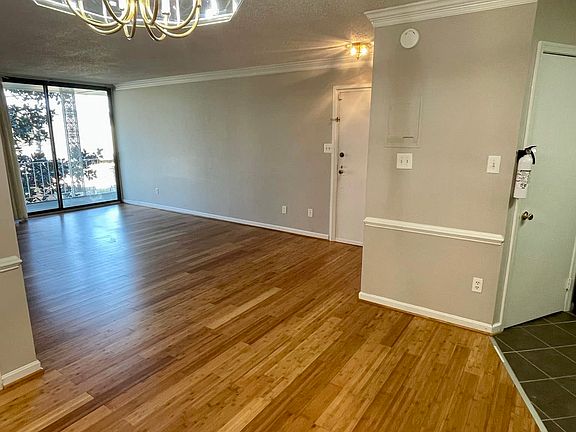 5th image of 3125 Patrick Henry Dr APT 221