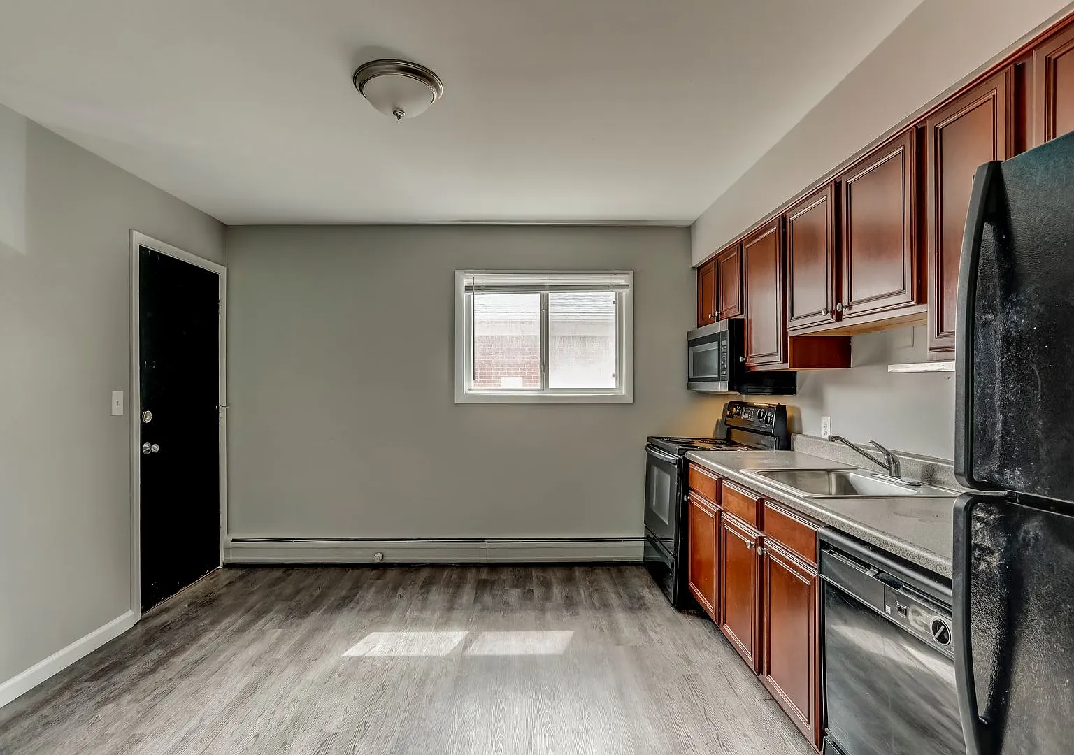 649 Maple Rd — Photo 3