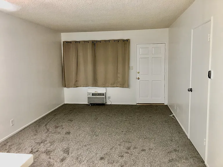 E Chevy Chase Dr — Photo 32