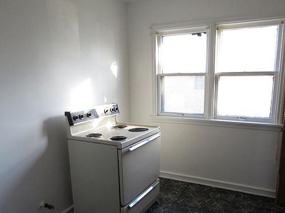 5th image of 2931 W Capitol Dr APT 1