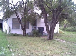1102 N Main St, Pleasanton, TX 78064