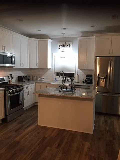 702 Charlotte St — Photo 3