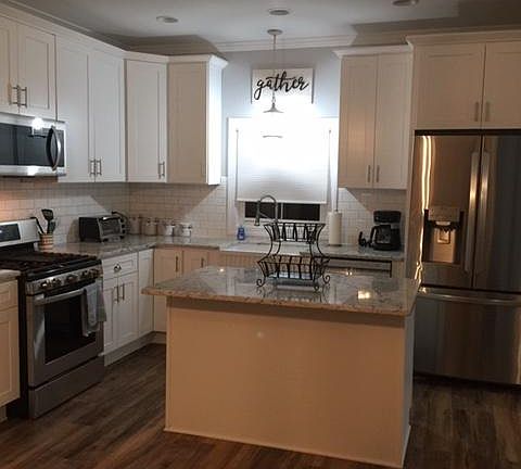 3rd image of 702 Charlotte St