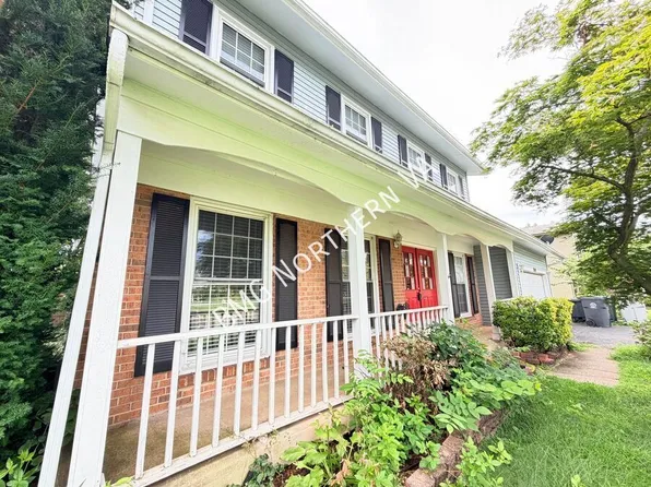 8957 Rolling Rd, Manassas, VA 20110
