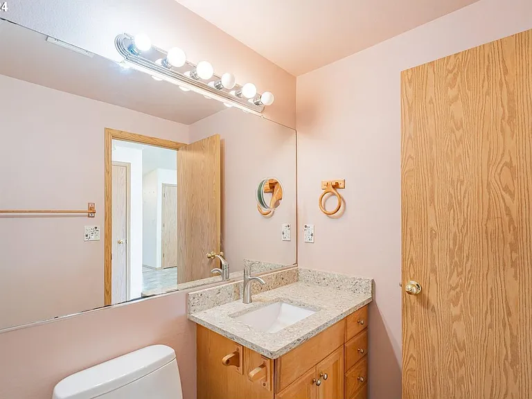 3709 NE 84th St — Photo 22