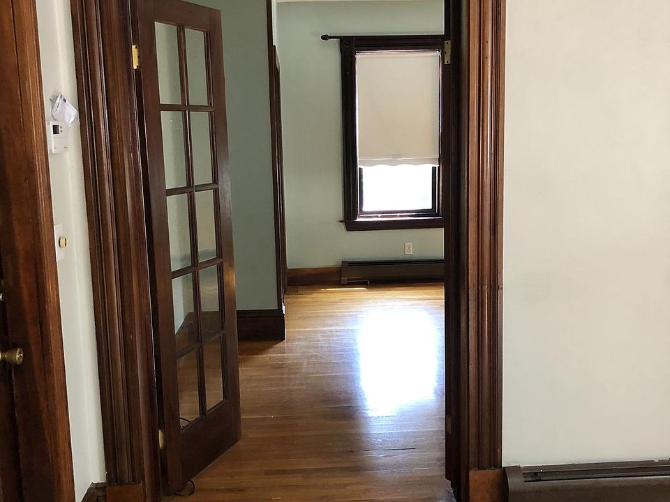 Entrance to bedroom thru French doorway