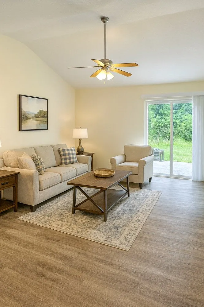 3 bed, 1250 sqft, $1,800 — Photo 3