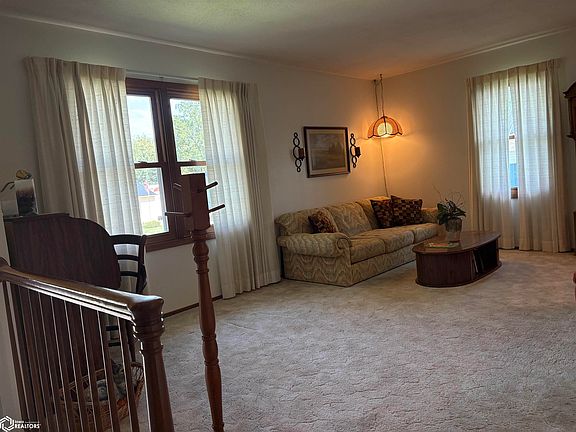 4th image of 606 Sunset Ave