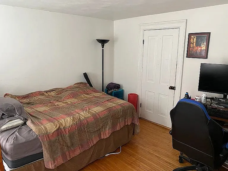 Charming 3-Bedroom Apartment in Madison's Tenney-Lapham Neighborhood — Photo 3