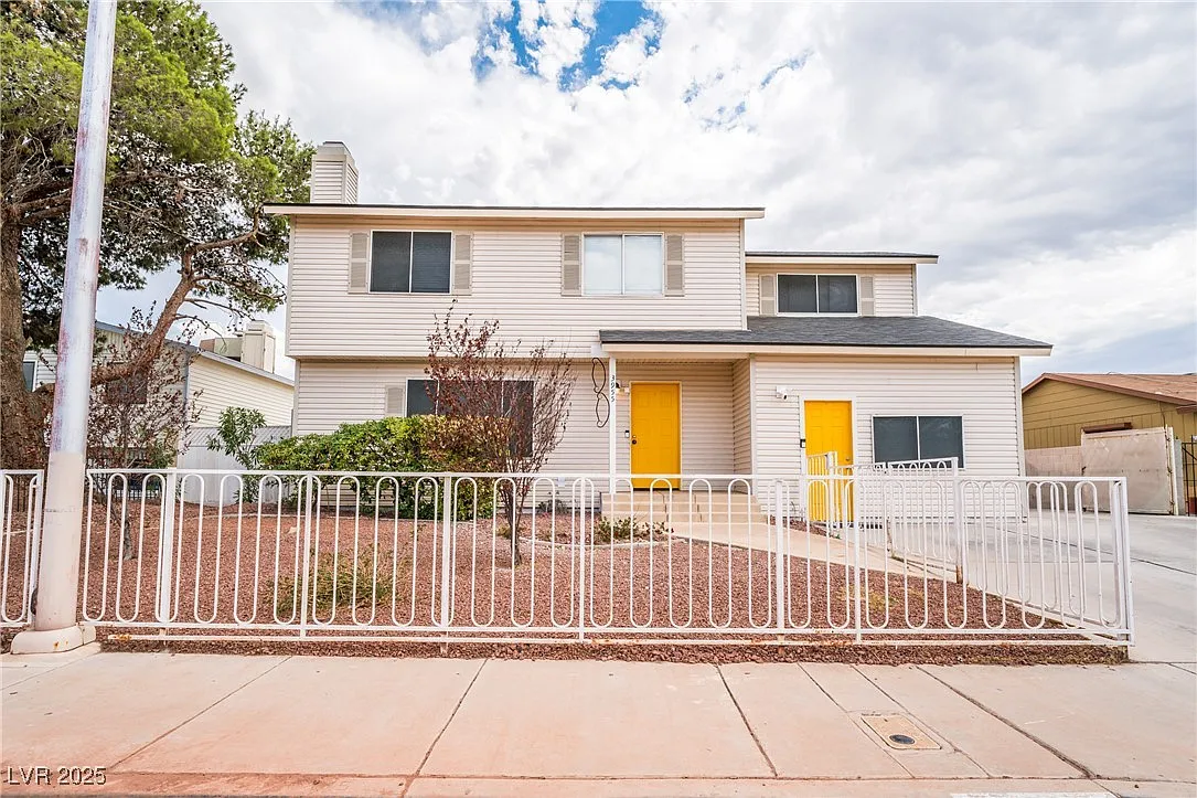 4 bed, 2.5 bath, 2004 sqft, $3,300 — Photo 1