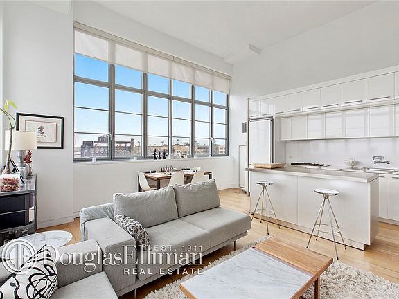 2nd image of 2728 Thomson Ave Unit 411