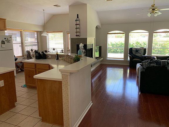 5th image of 12328 Maple Leaf Ln