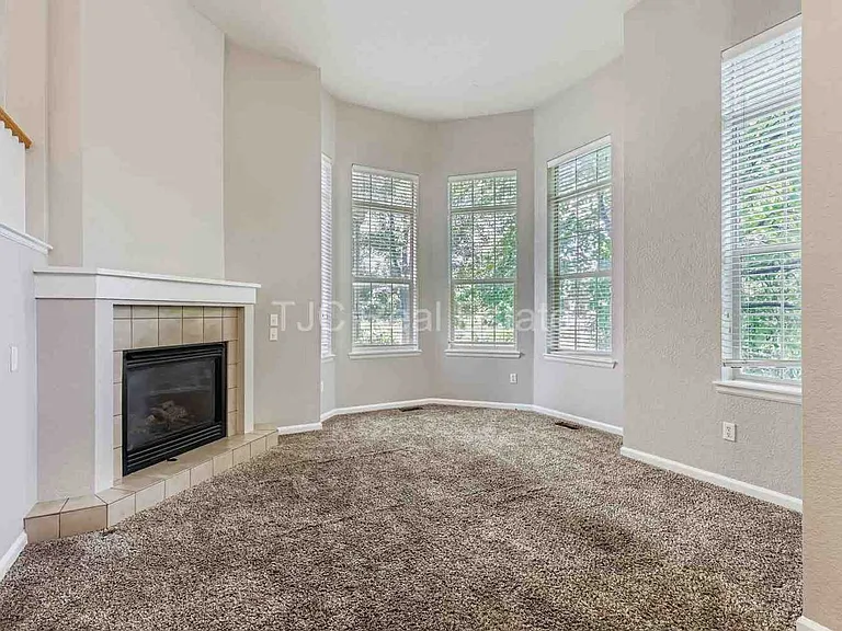 8210 E 29th Ave — Photo 4