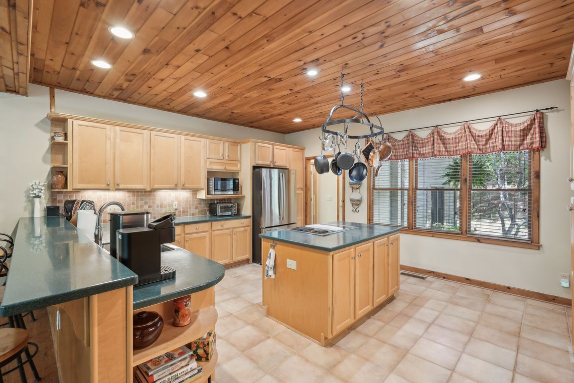 Crabapple Cir-2205-022.jpg